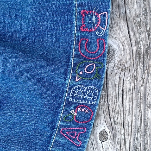 Oshkosh jumper jean dress. Embroidered ABC and apple. Toddler 18m. - Picture 3 of 6